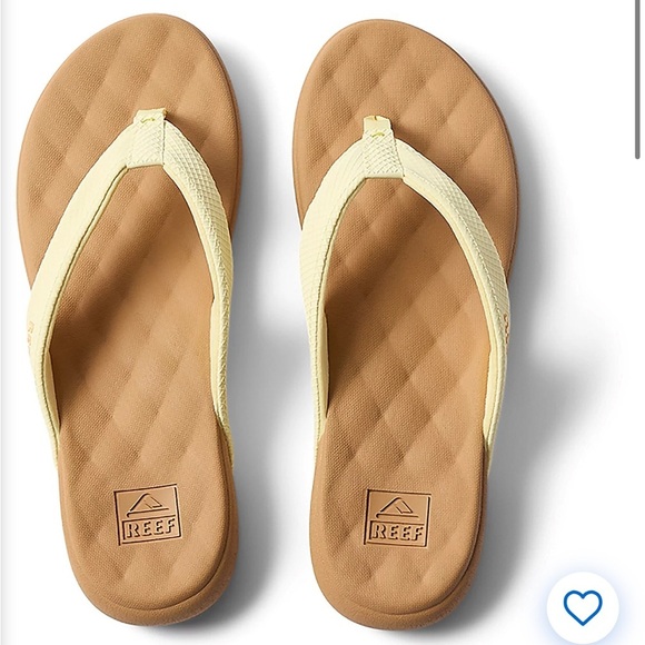 Reef Shoes - NWT Reef Women's Cushion Melody
Flip-Flops pale banana Sz 8
